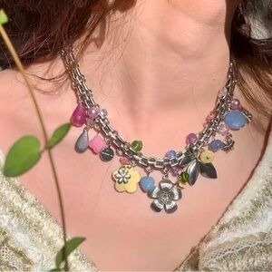 NWOT Vintage Elegant Charm Pendant Necklace with Flowers and Bead Accents